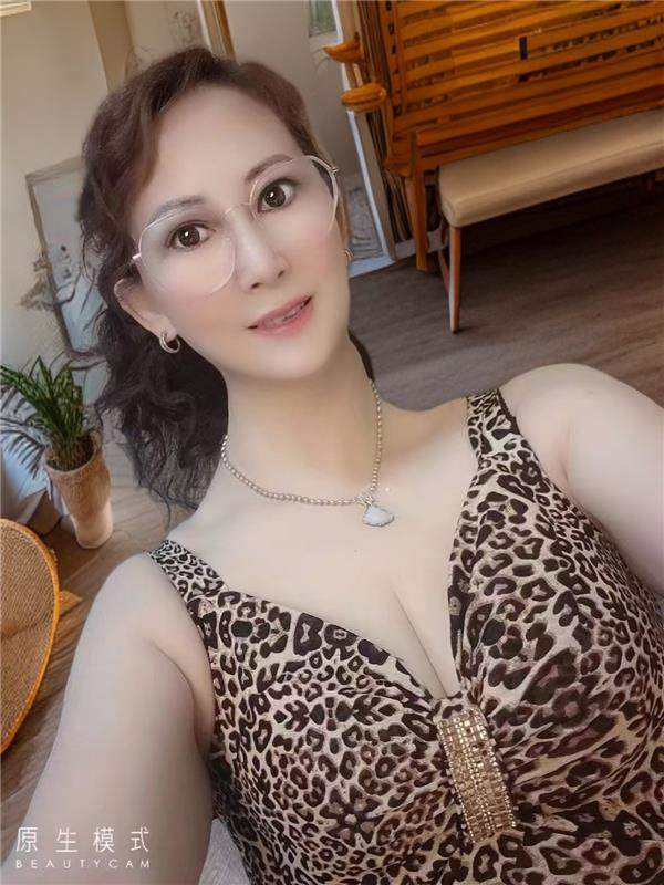 广东-深圳罗湖丰满熟女，性价比很高-1.jpg